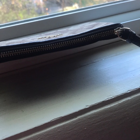 Brown Coach wristlet❤️ - Picture 9 of 15